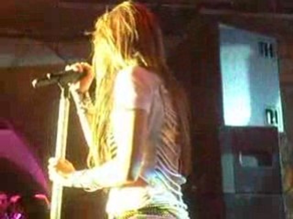 Miley Cyrus SHOWCASE Paris 30.10.08