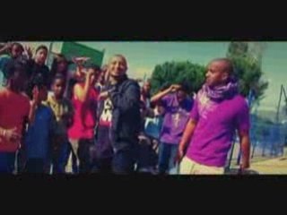 "Malgré la galère"   Moubaraka feat la swija (invité Soprano