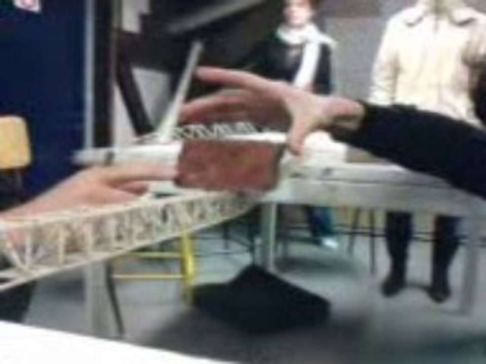 crash-test poutre en balsa