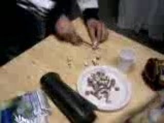 ClitO coupe le saucisson