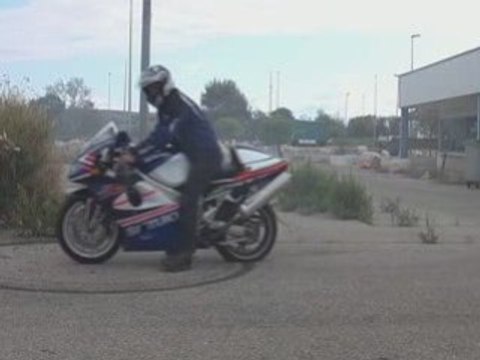 SUZUKI TL1000R moto BURNOUT