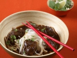 Pho de joue de porc aux nouilles