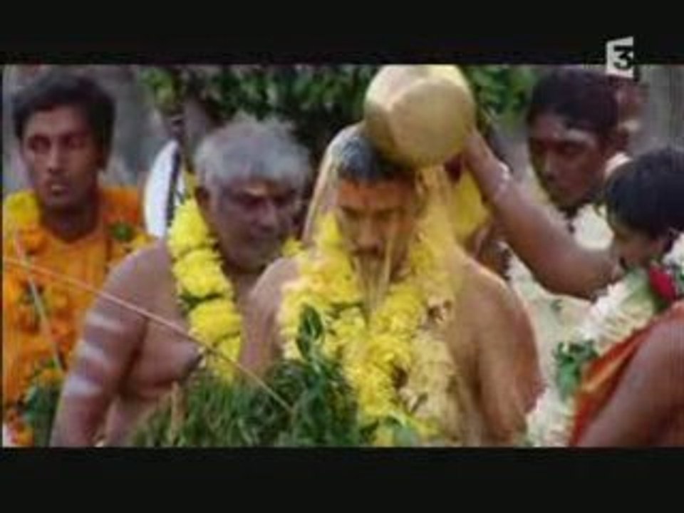 Marche sur le feu à la Réunion (Des racines et des ailes)