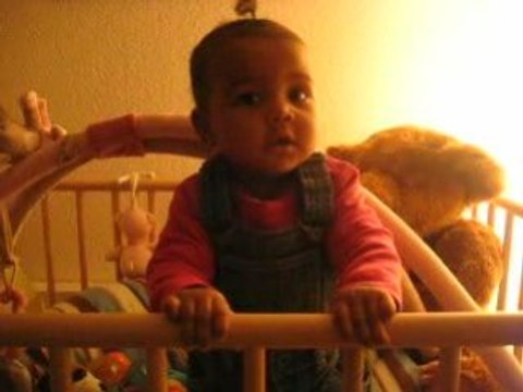 Kiara debout ds le parc