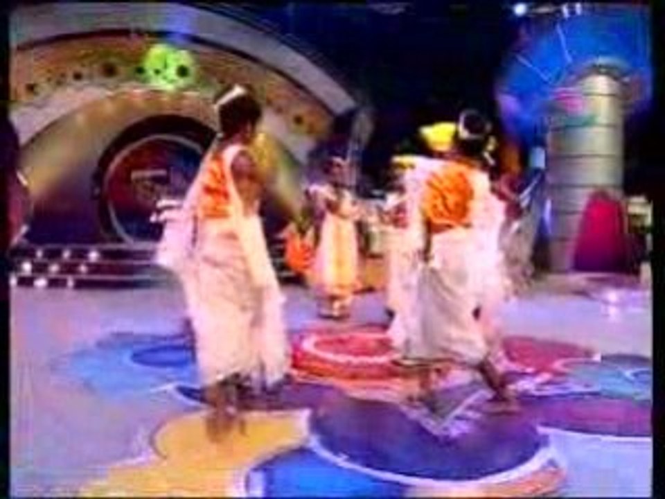 Munch Star Singer Junior Athira Murali Romantic Round