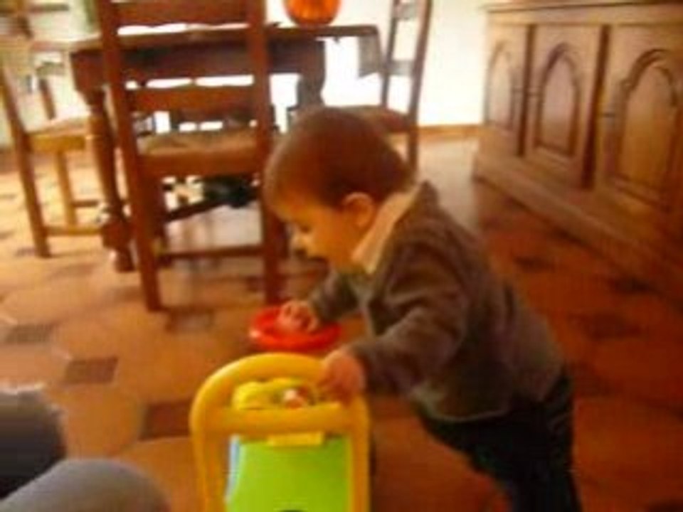 je m'éclate avec mon trotteur