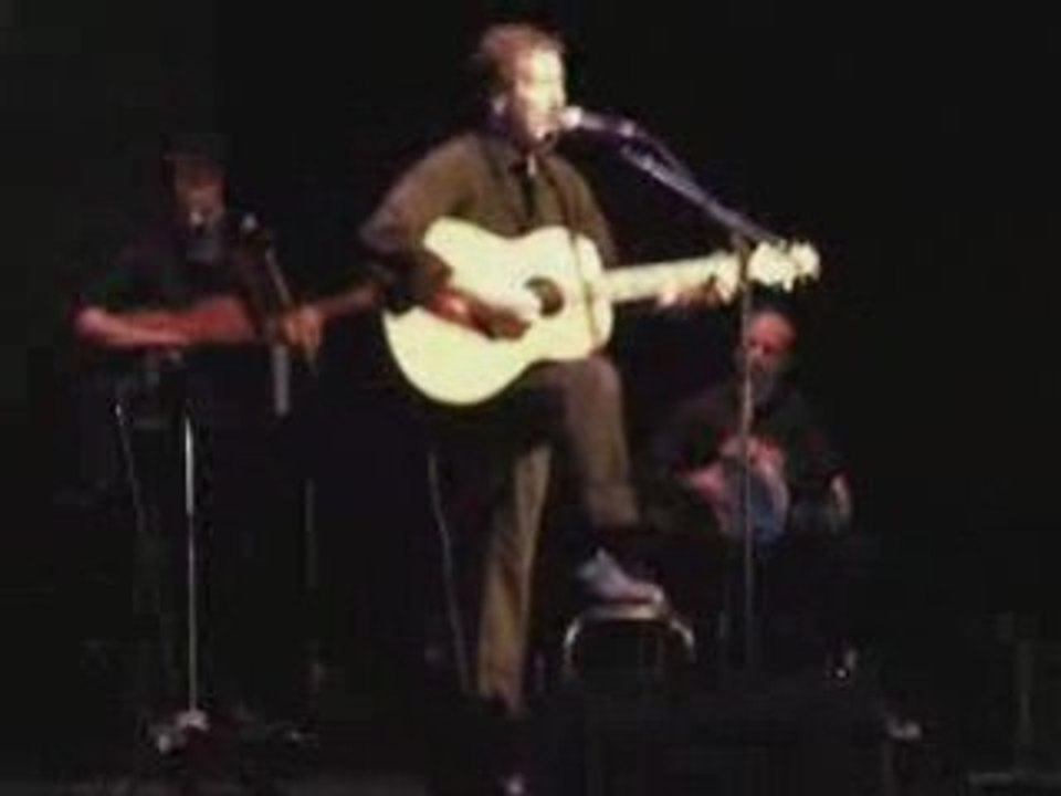 LOUNIS AIT MENGUELLET EN CONCERT A AULNAY SOUS BOIS 2