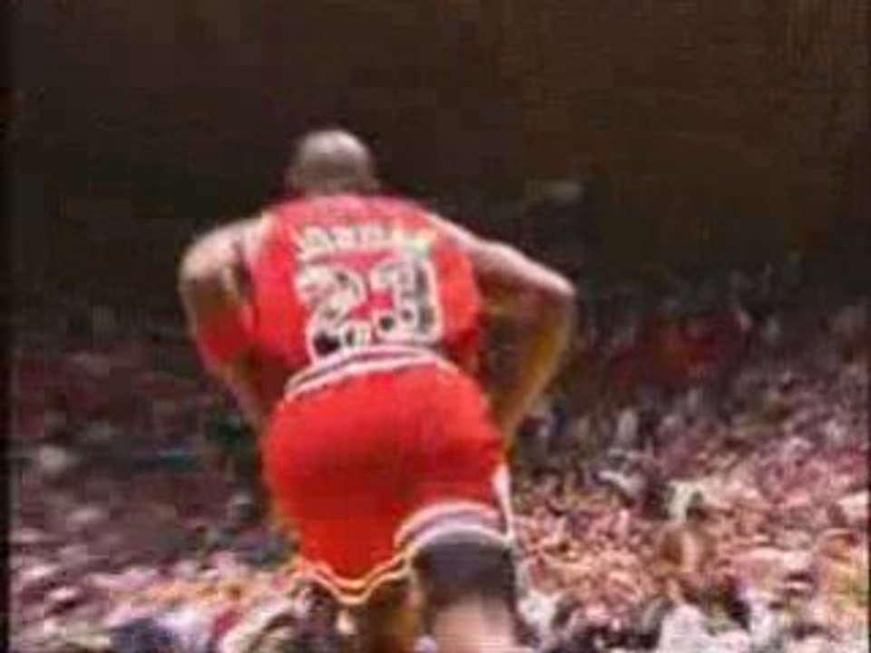 NBA BASKETBALL - dunk de Mickael Jordan