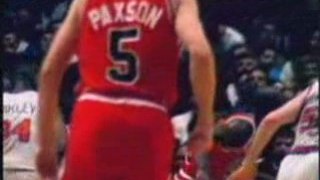 NBA BASKEBALL - Mickael Jordan dunks on ewing