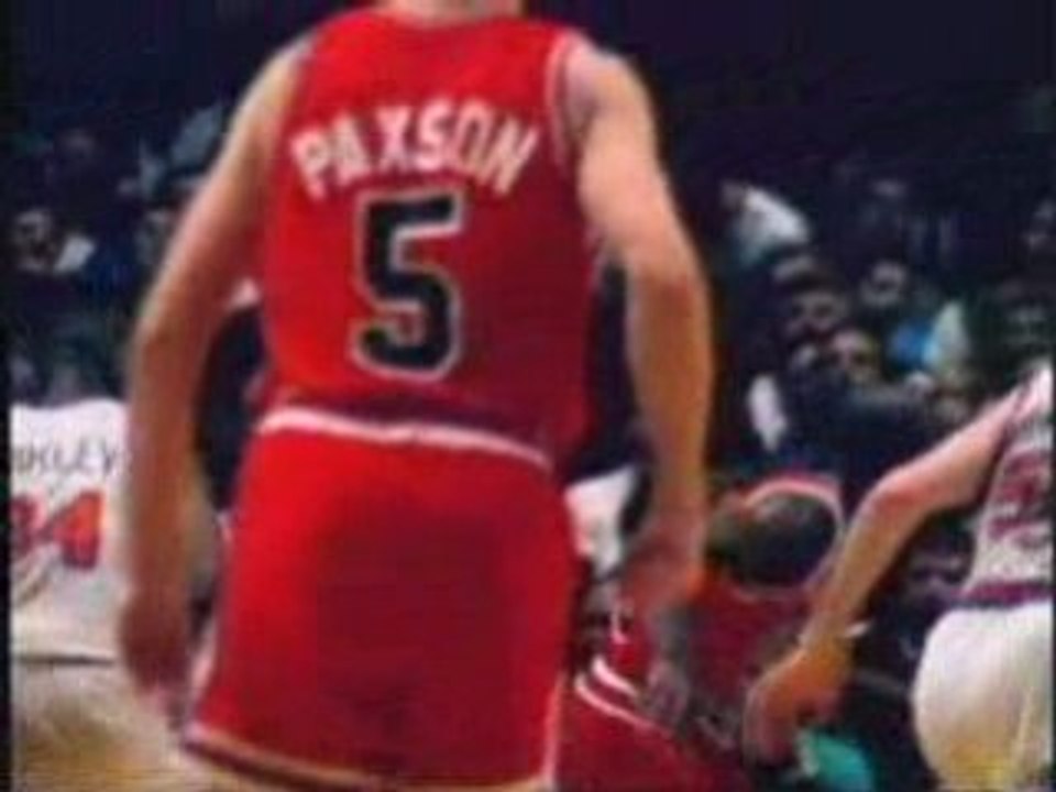 NBA BASKEBALL - Mickael Jordan dunks on ewing