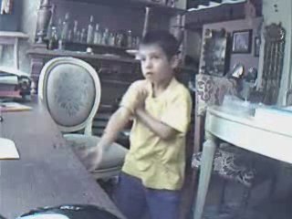 Ptit Frere En Mode Tecktonik Il se Debrouille =D