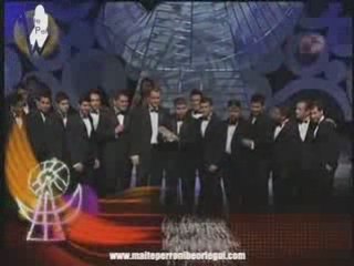 Maite entrega premio en Las Lunas del Auditorio