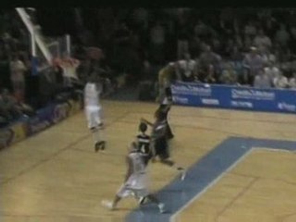 Action, Pro B : Dunk de Lamine Kanté contre Paris Levallois (2008-2009)