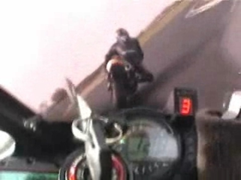 Andir84 on zx10r filmed by twist on zx10r at circuit d`albi