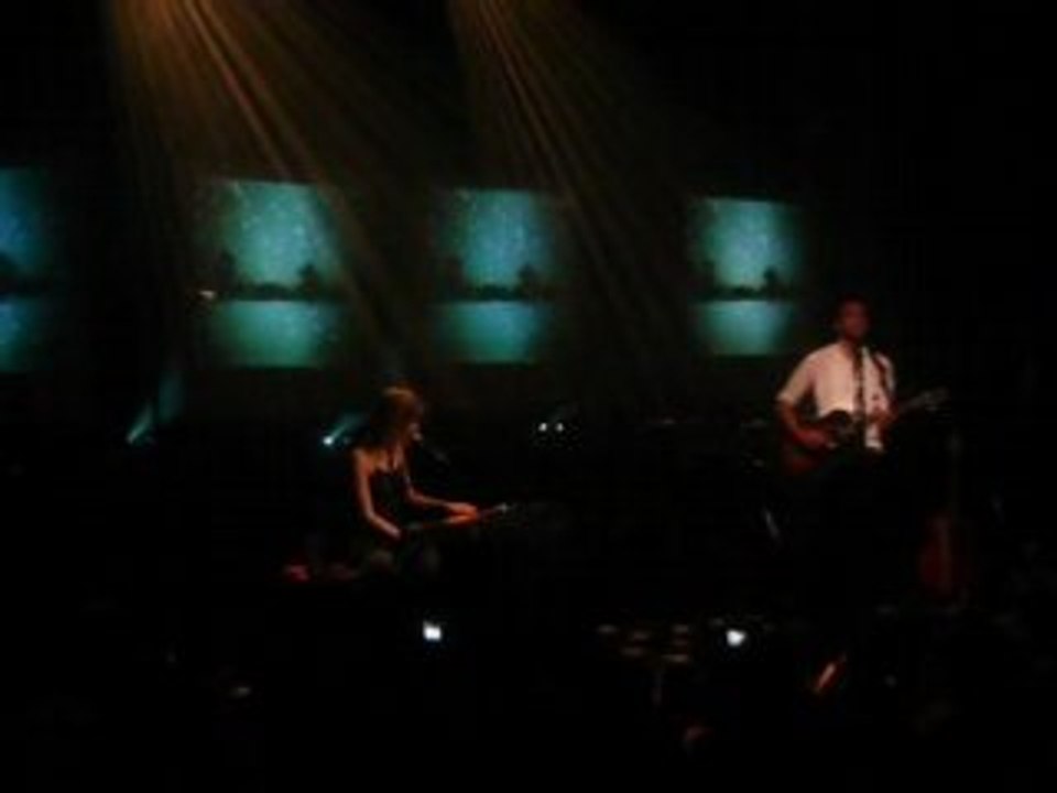 Cocoon - Tell Me - La Cigale (25 oct 08)