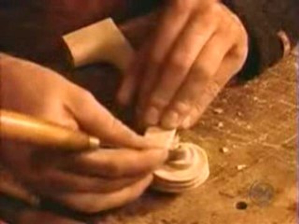 Fabrication d'un violon. Selon la méthode Stradivarius .