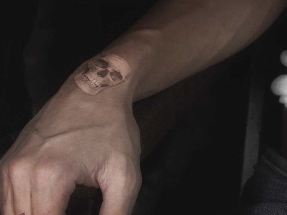 Mansfield TYA  - sur le plafond