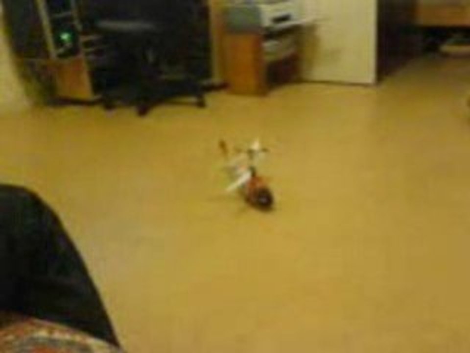 Vol de mon Hawk en Indoor.. Après réglage 4 en 1