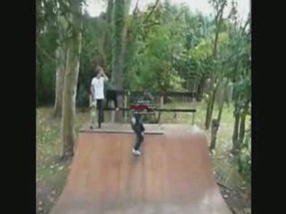 skateboarding mini rampe