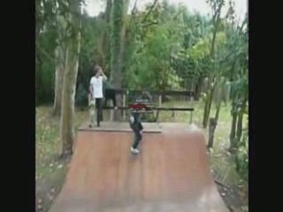 skateboarding mini rampe