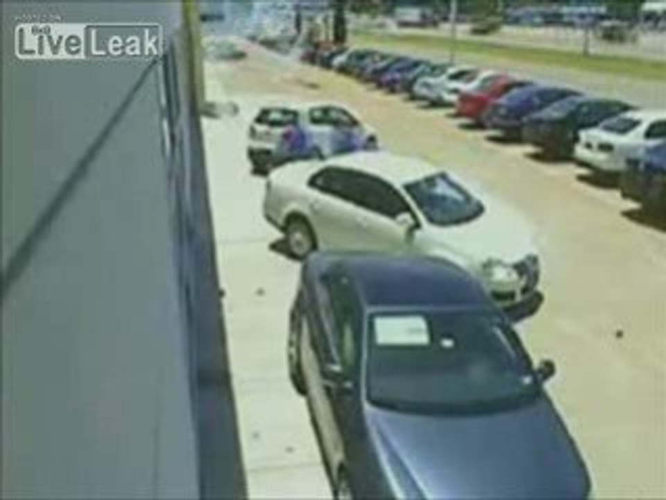 Une roue qui tombe du ciel