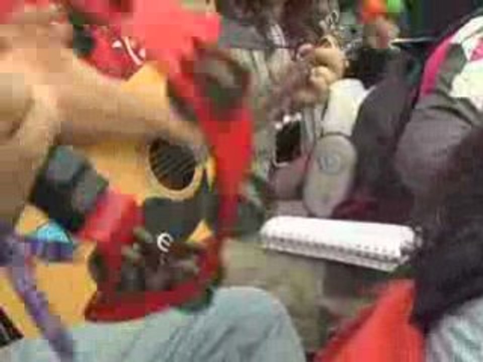 FanWalk Day 6 - Street music charity with Daisy Lowe