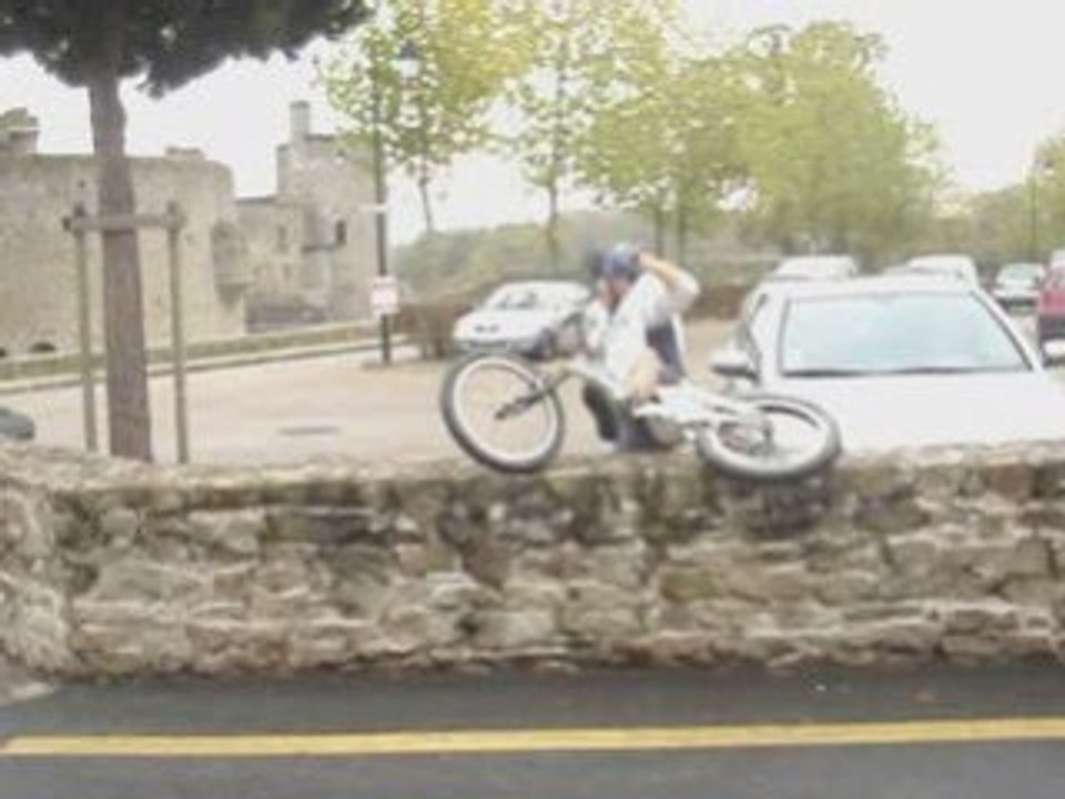 Chute en vtt trial (2)