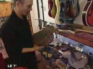 Une guitare électrique en ardoise ...  ca sonne !