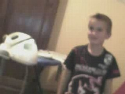 mon frere qui fait la tecktonik