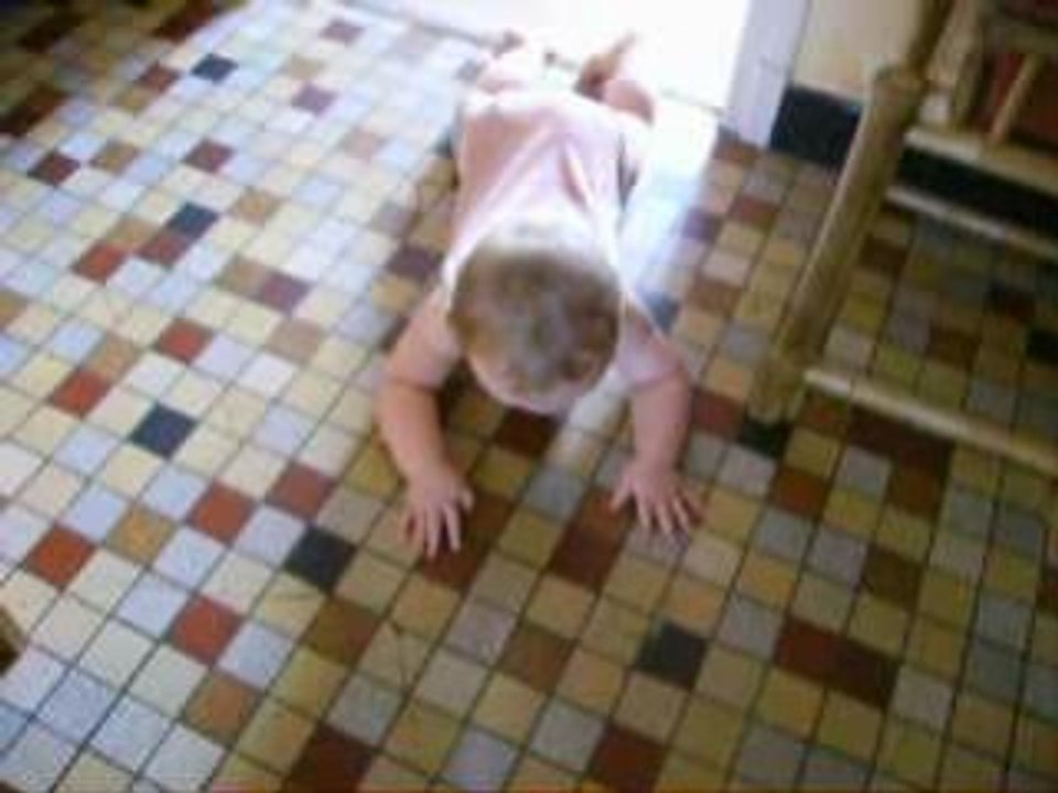 Mathieu marche à 4 pattes