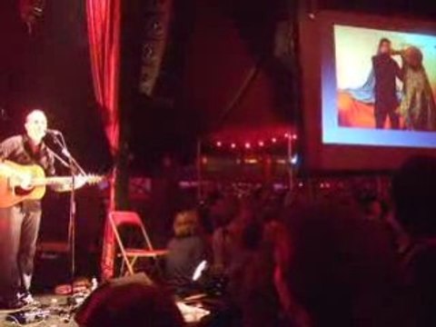 Oldelaf et Monsieur D - L'Hymne à l'amour