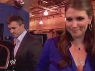 Raw.11.03.08 Stephanie Arriving