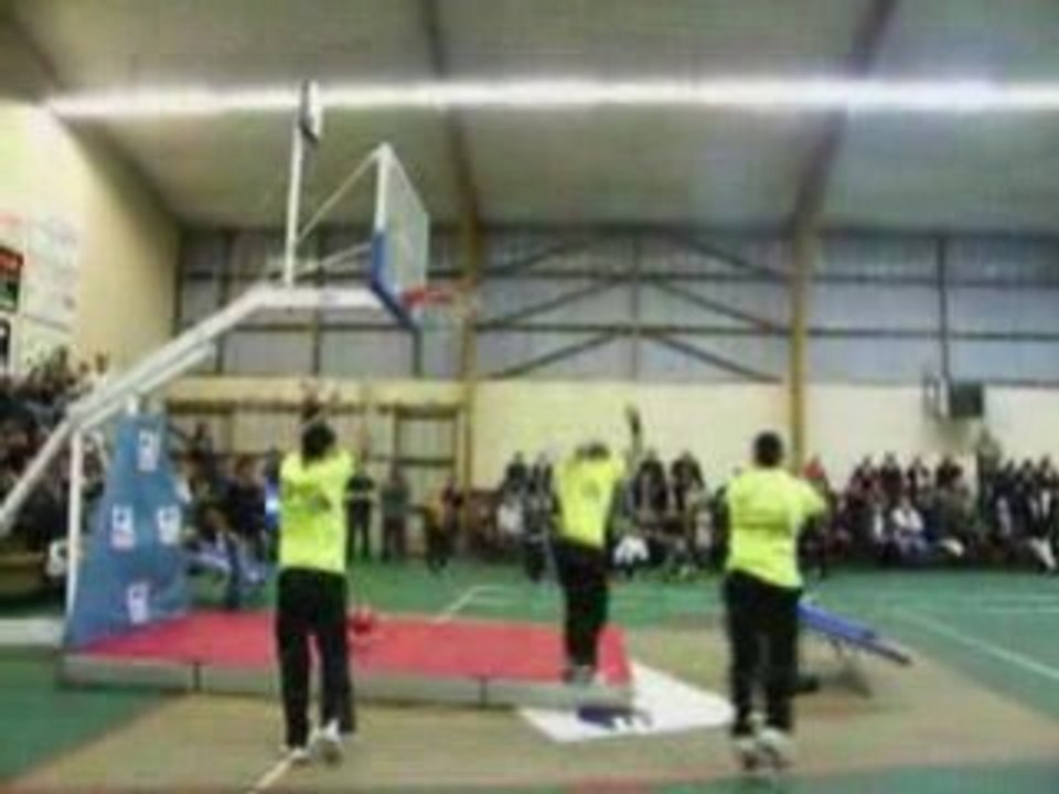 Basket acrobatique: www.slamjumpers.com