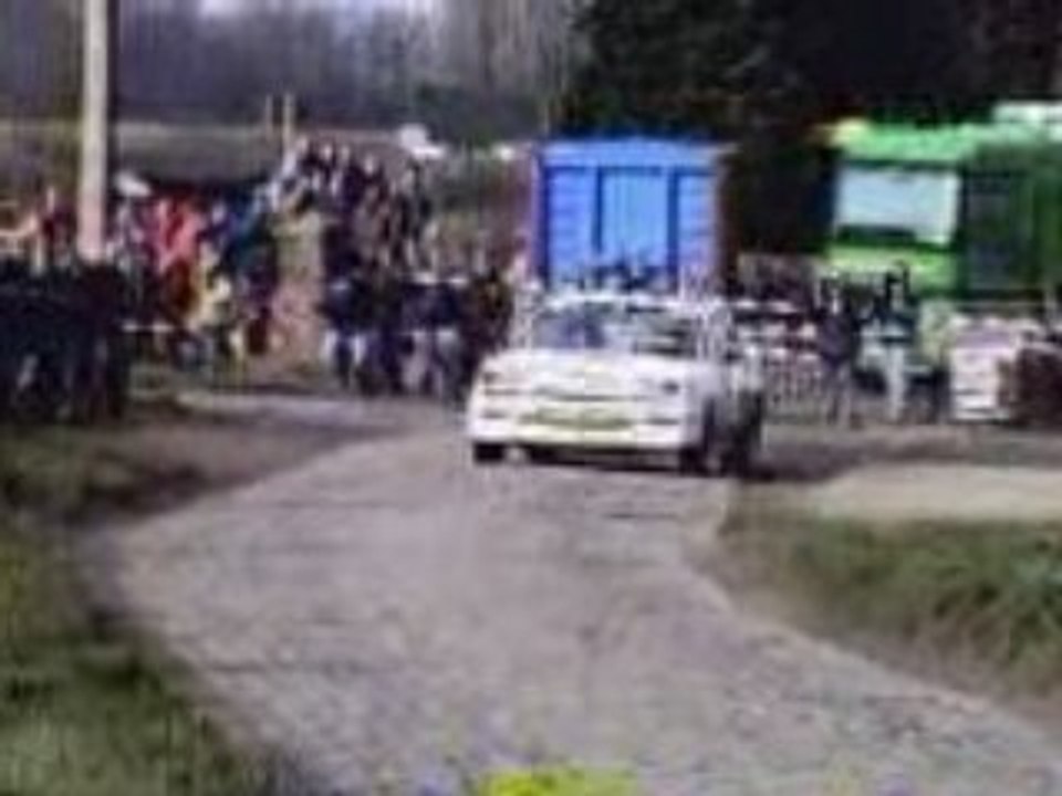henri bève avec son opel manta 200 au rallye des géants