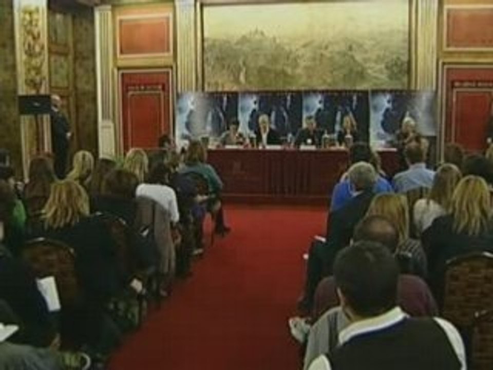 Leonardo talks politics