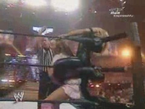 Wrestlemania 22 - Trish Stratus vs Mickie James