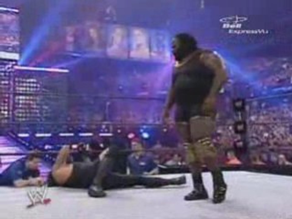 Wrestlemania 22 - The Undertaker vs Mark Henry Casket Match