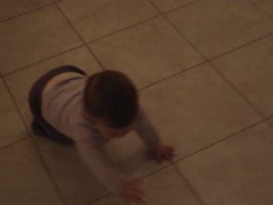 lisa fait du 4 pattes