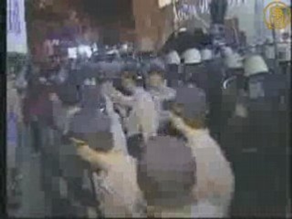 台上千民众包围抗议　陈云林晚宴受困
