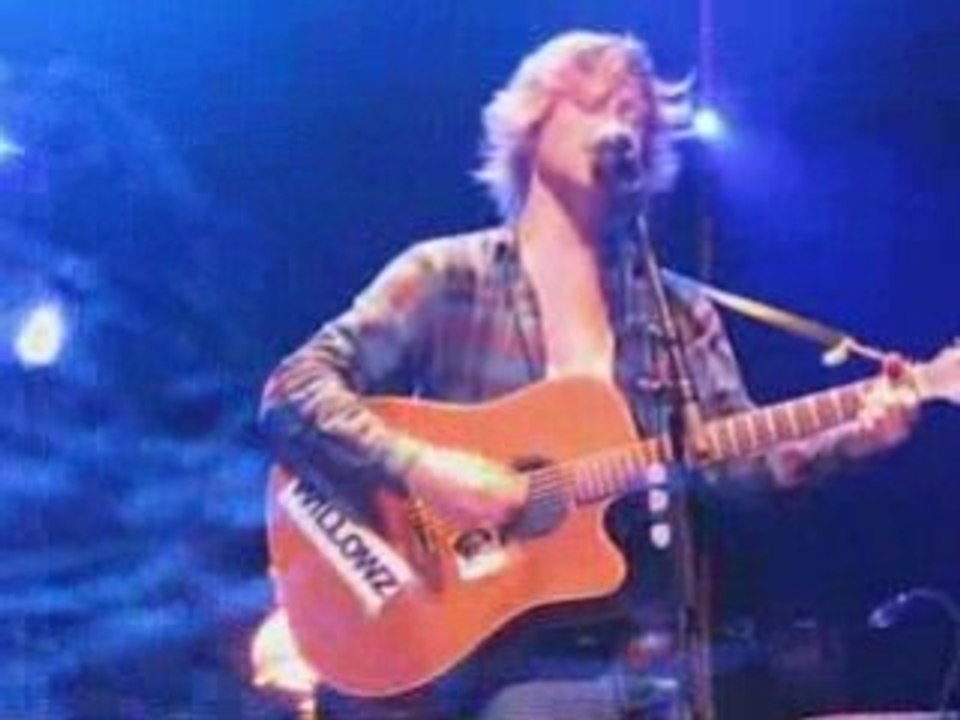 Julien Doré - Les bords de mer (extrait). Florange, 30/10/08