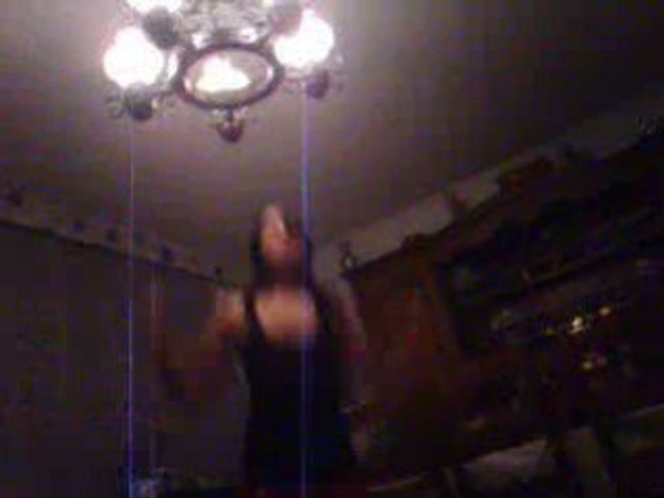 S0irey Schreiii!!! Kim se tape la tete à la lampe^^