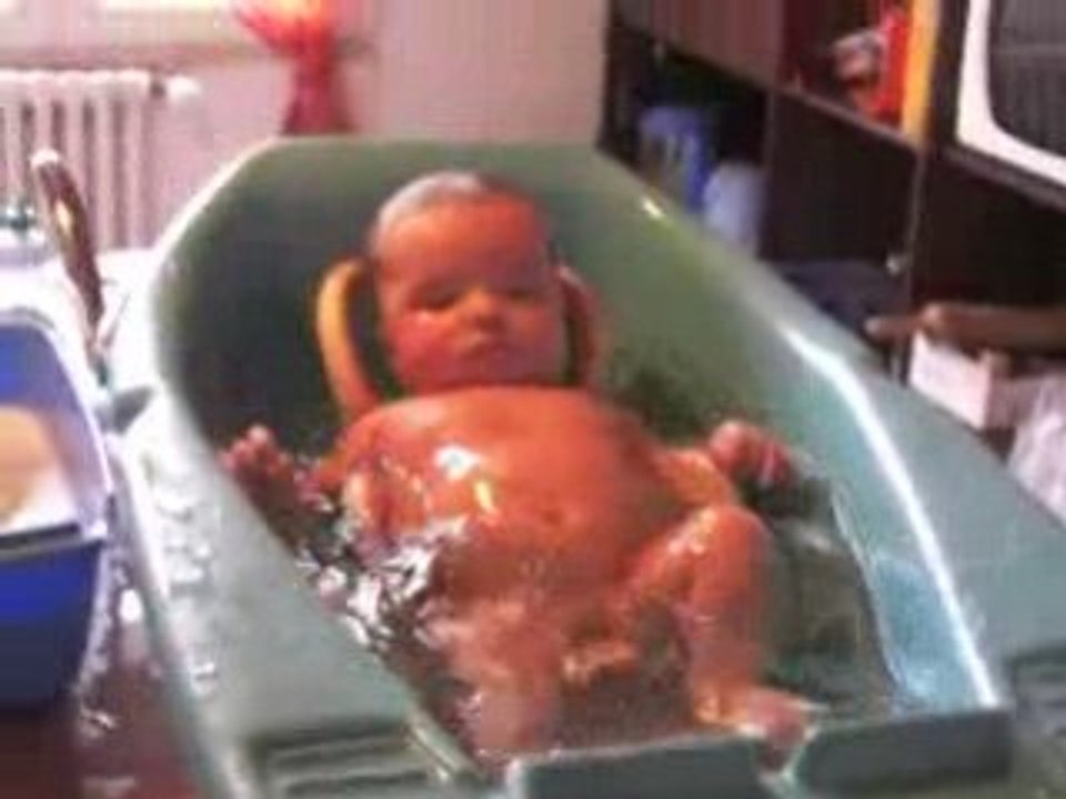 Eden dans le bain