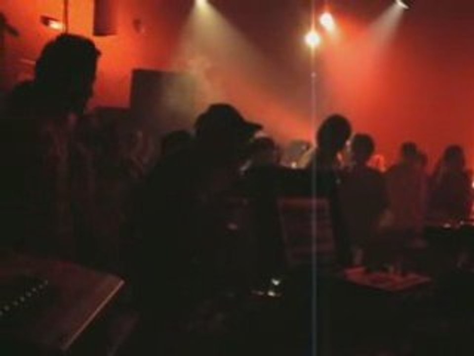 BUSH CHEMISTS LIVE AND DIRECT INA FRANCE,