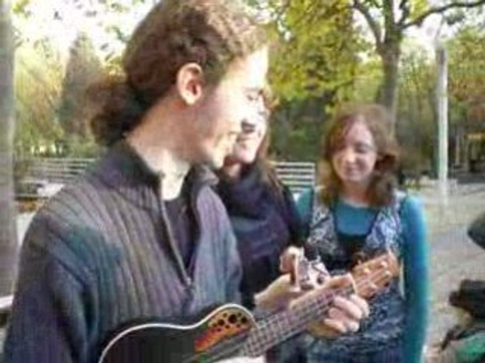 Miss acacia de Dionysos au ukulélé par Julie et Romàn