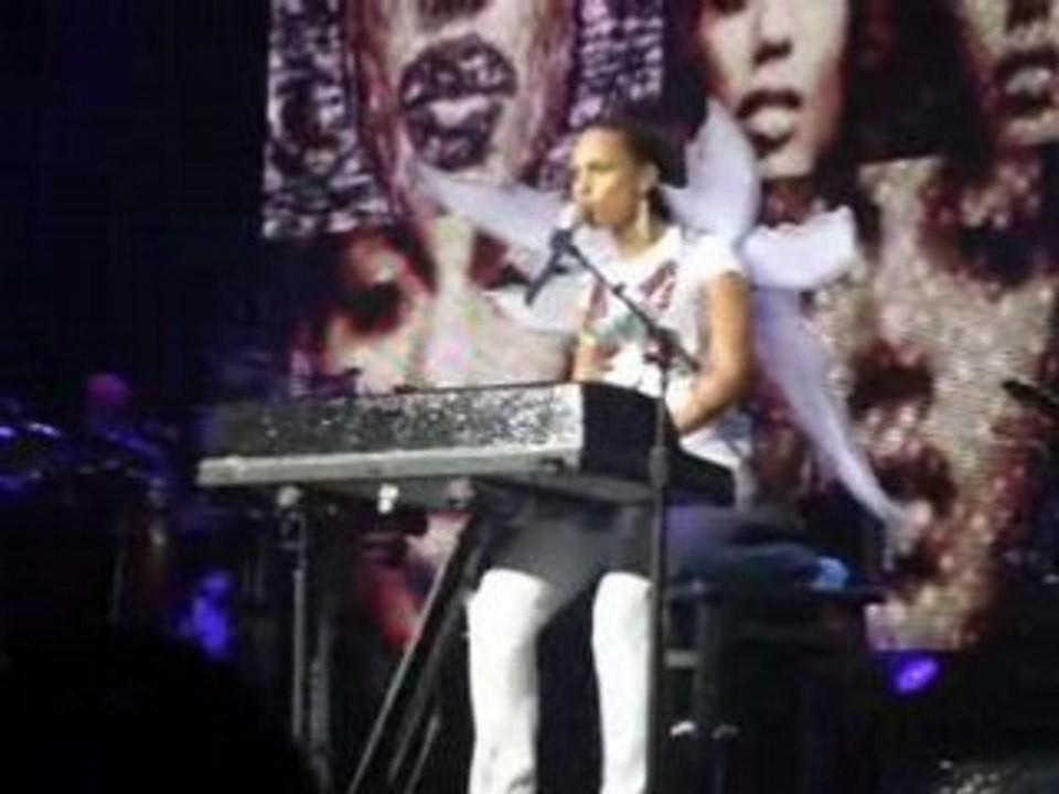 Alicia Keys - A Woman's Worth (Nantes 31/10/08)
