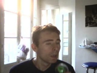 Wiwi égratigne "One more night"