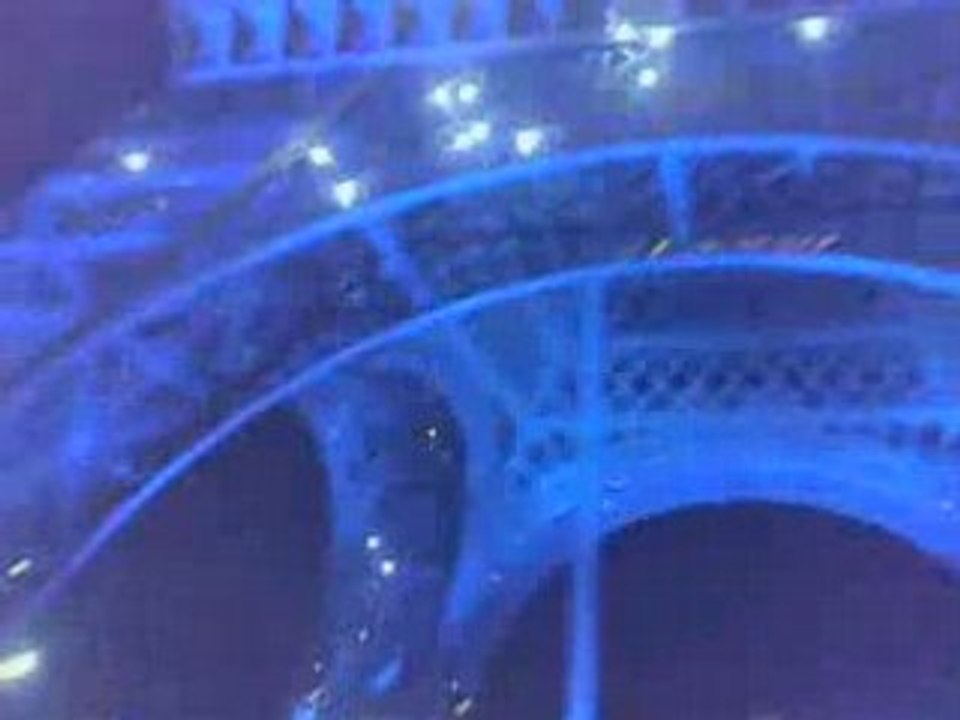 Chachra fi PARIS (Tour Eiffel)