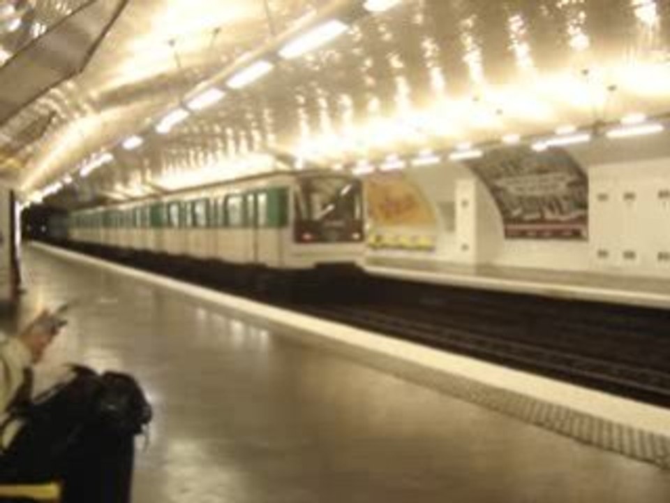 METRO RUE DES BOULETS LIGNE 9 (PARIS)