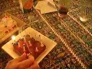 Meme à 21 ans on arrive pas à eteindre des bougies magiques