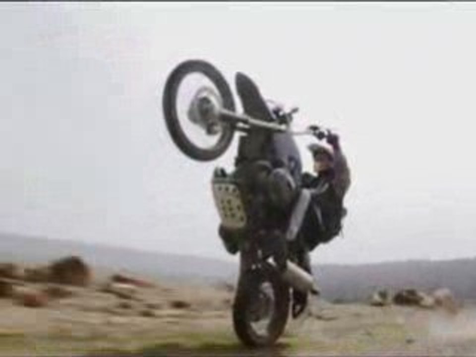 BMW HP2 Dig the Dirt